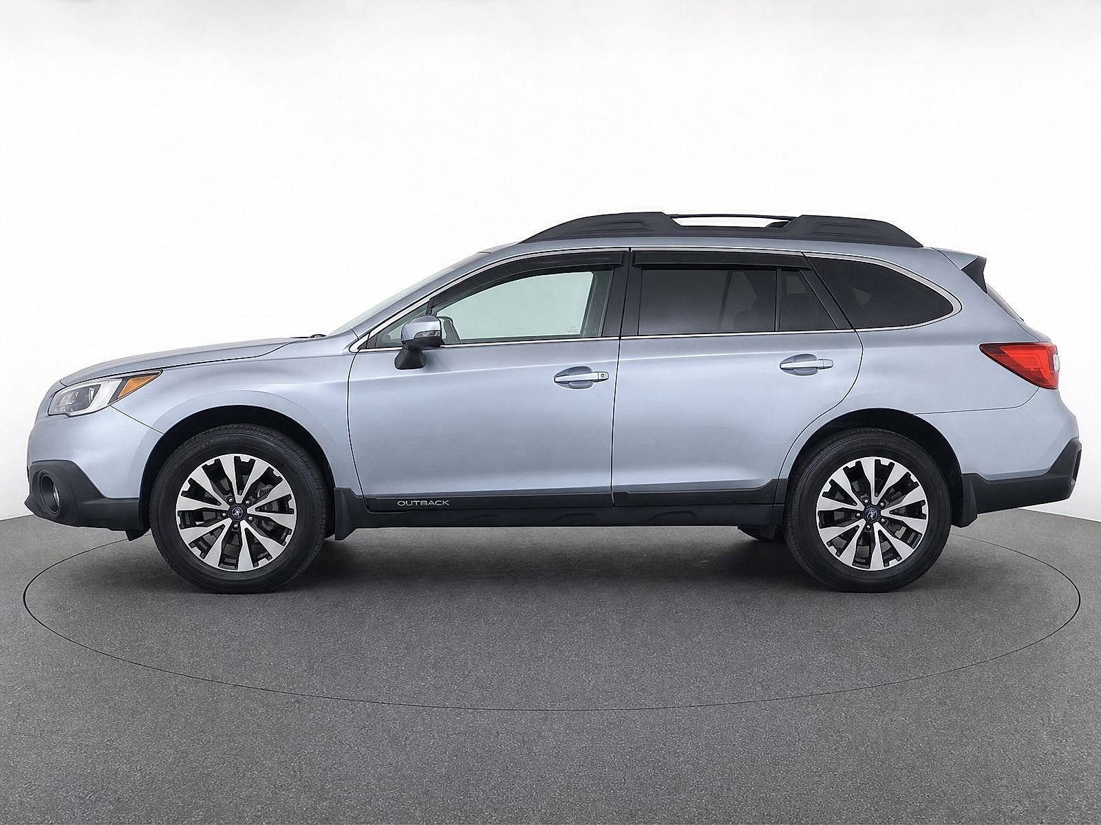 Used 2017 Ice Silver Metallic Subaru Limited image 6