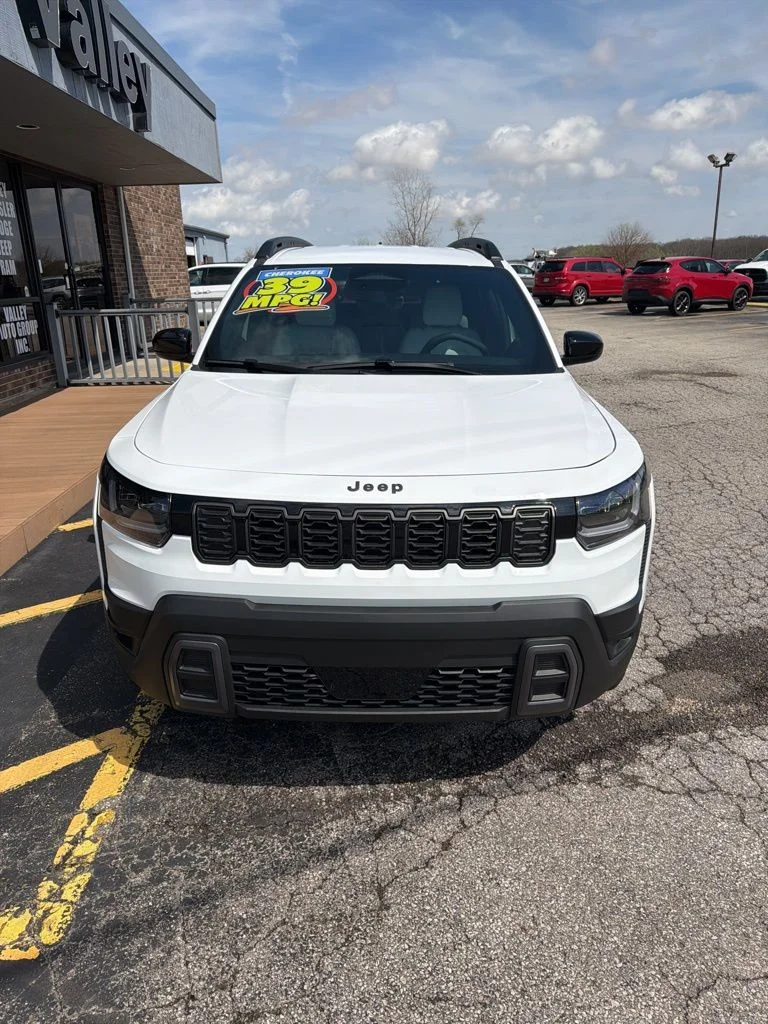 New 2026 Bright White Clear-Coat Exterior Paint Jeep Laredo image 2
