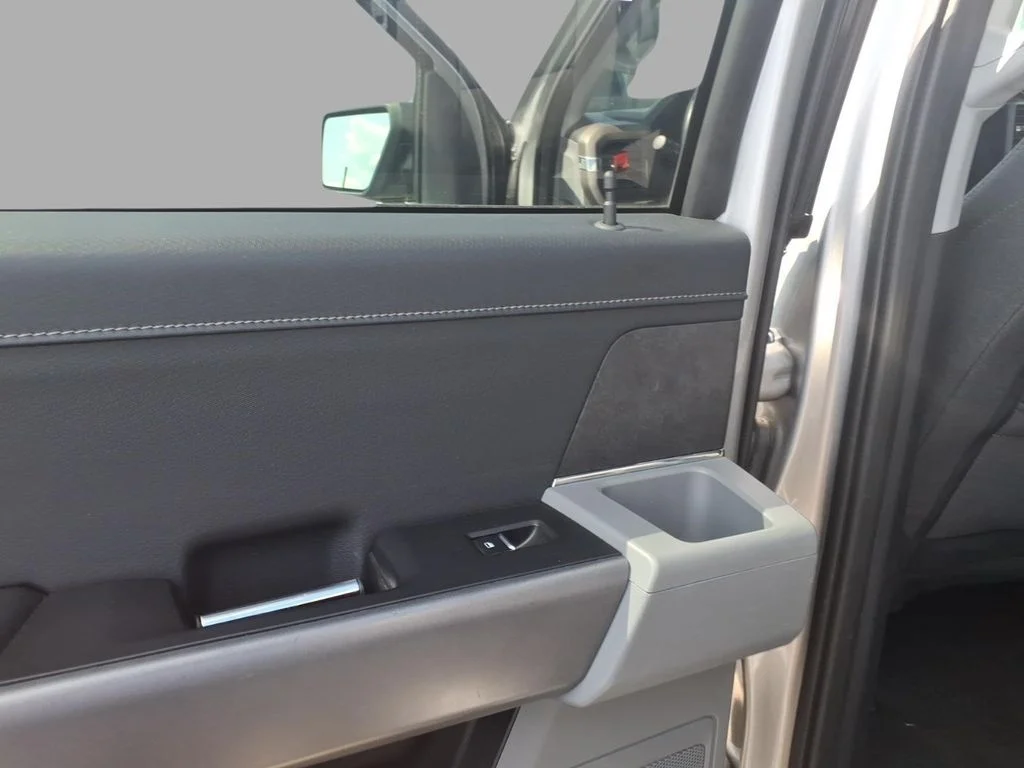Used 2024 Silver Ford XLT image 7
