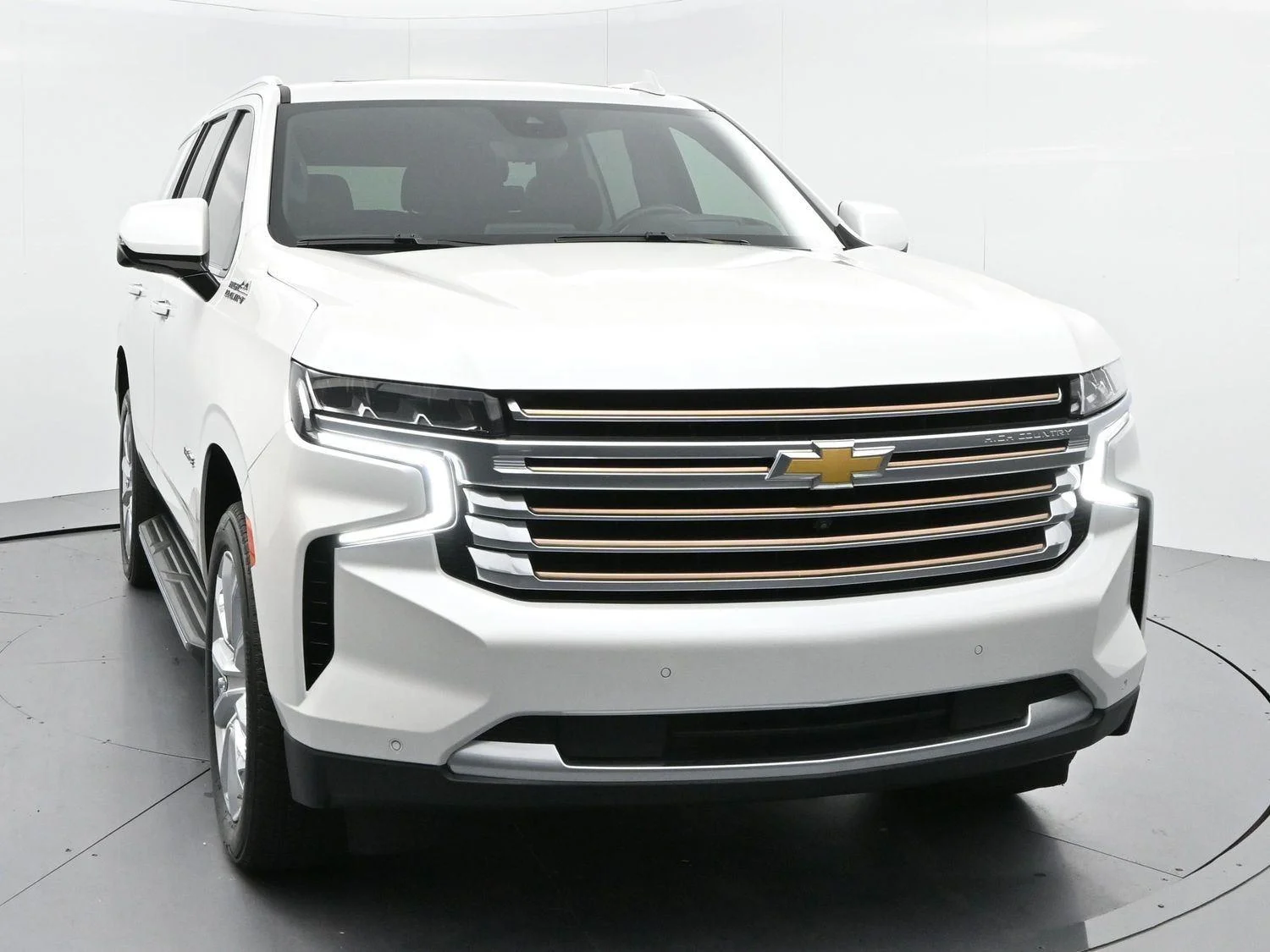 Used 2024 Iridescent Pearl Tricoat Chevrolet High Country image 2