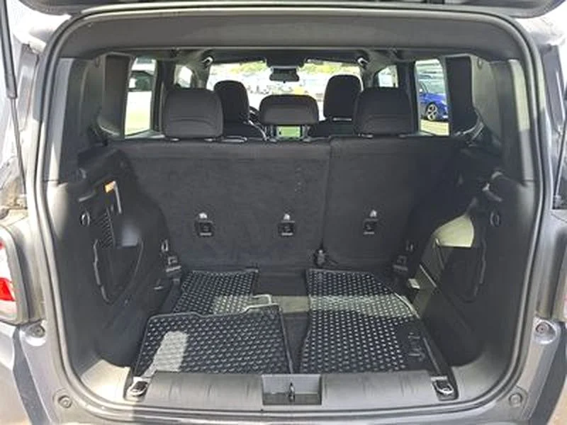 Used 2022 Gray Jeep Altitude image 17