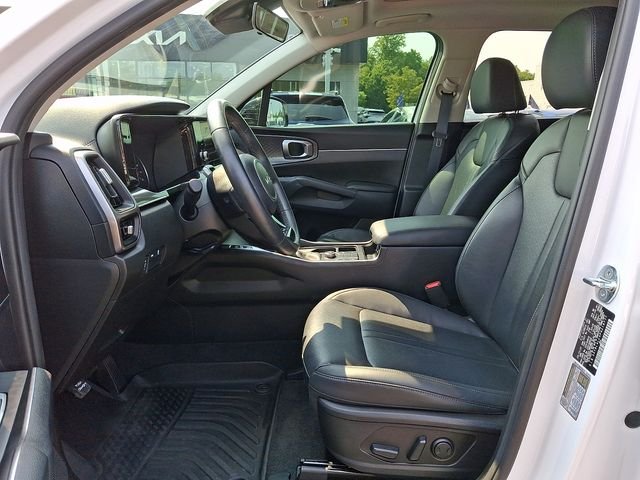 Used 2023 White Kia S image 14