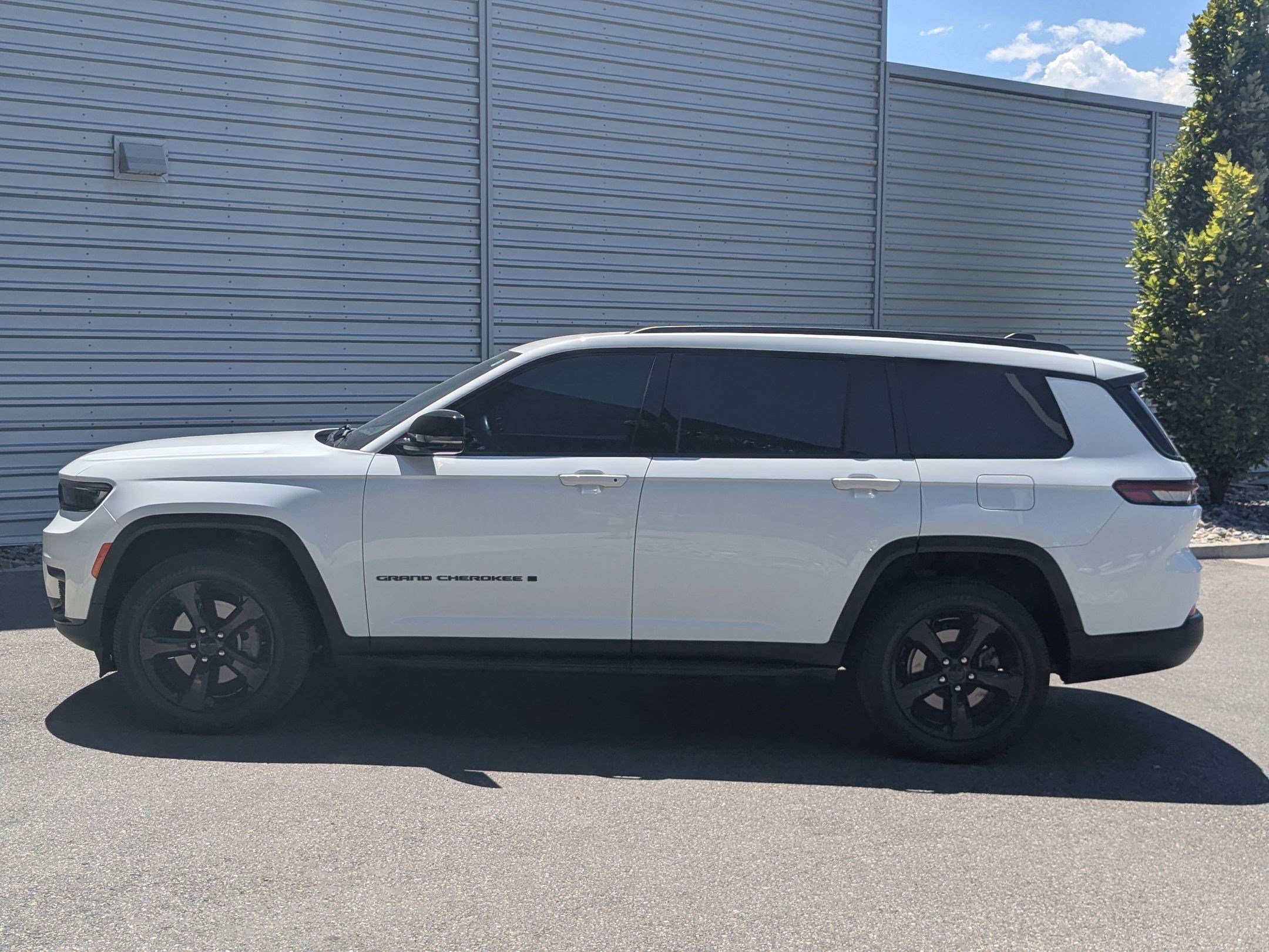 Used 2021 Bright White Clearcoat Jeep Altitude image 8