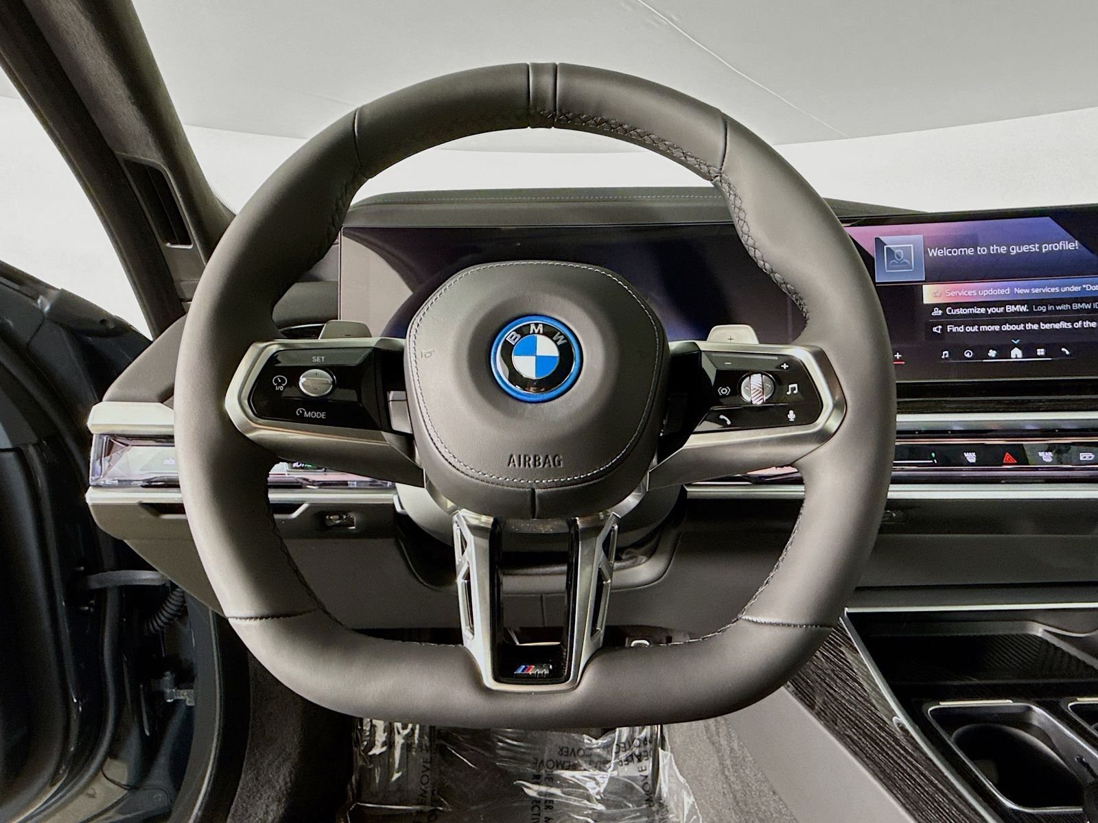 New 2026 Dravit Grey Metallic BMW 750e xDrive image 11