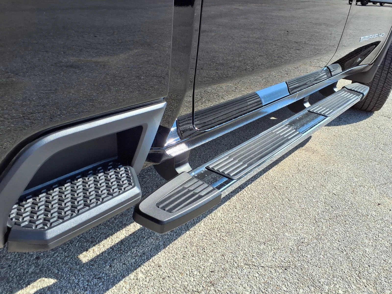 New 2026 Onyx Black GMC SLT image 22