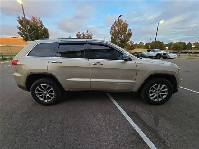 Used 2015 Beige Jeep Limited image 7