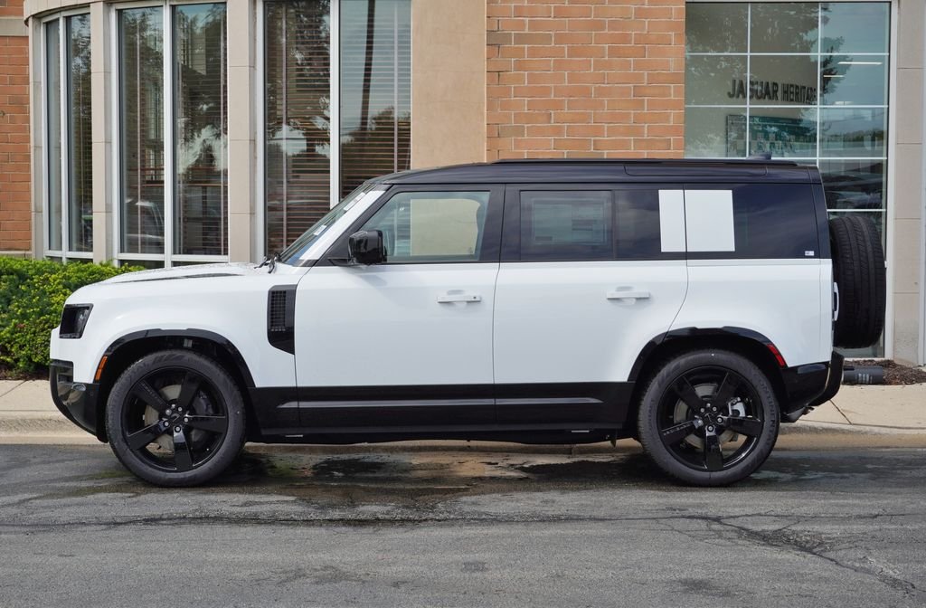 New 2026 Fuji White Land Rover X-Dynamic SE image 2