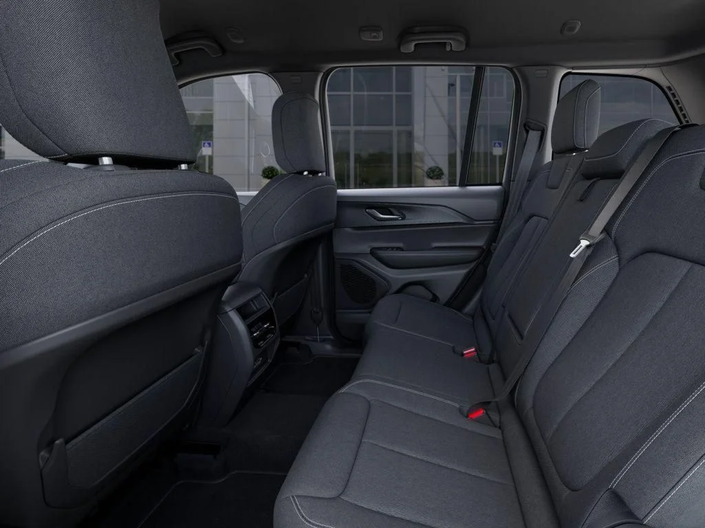 New 2025 Diamond Black Crystal Pearl-Coat Exterior Paint Jeep Laredo image 23