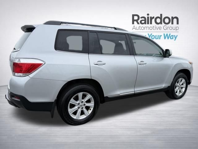 Used 2013 Silver Toyota SE image 6
