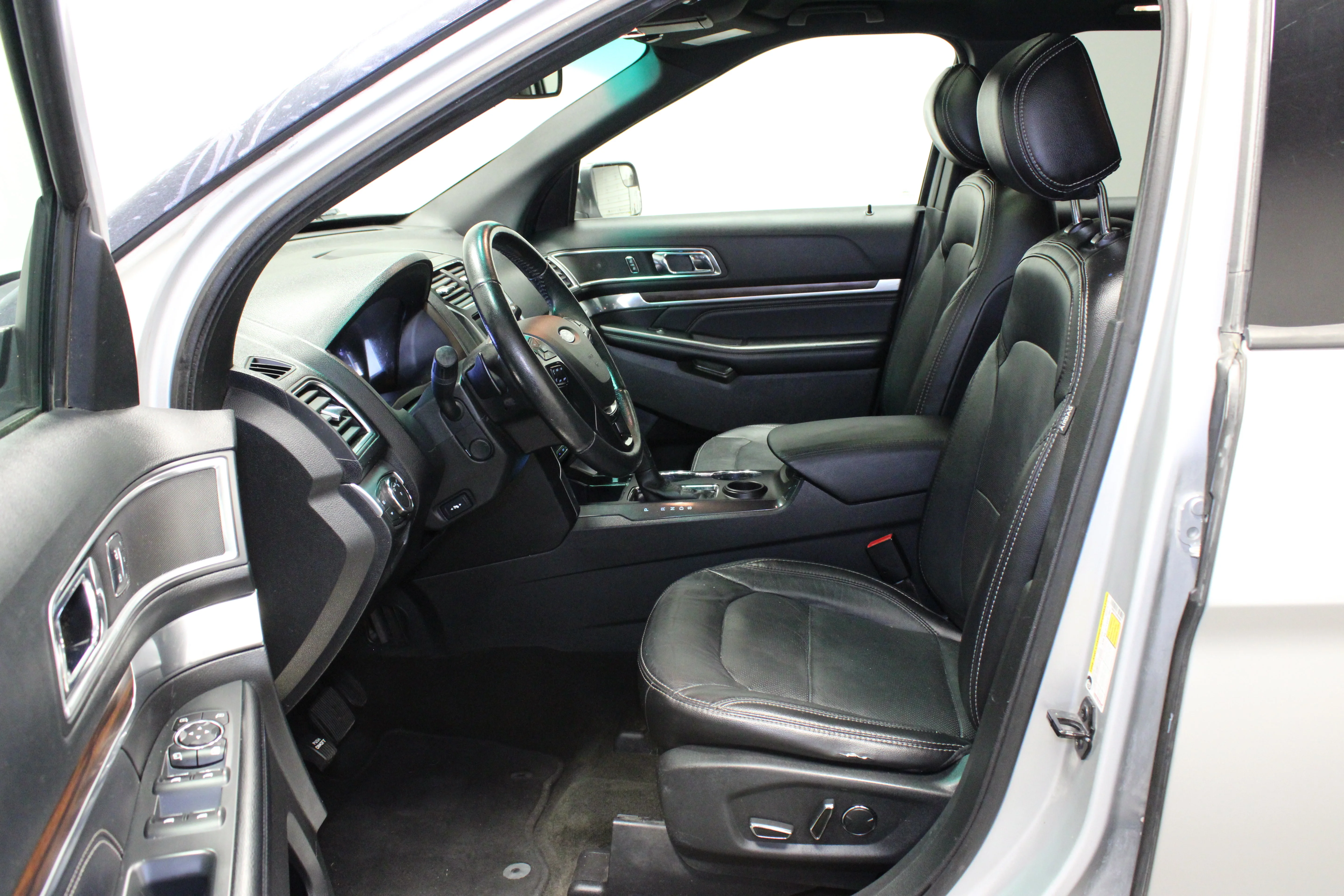 Used 2017 Ingot Silver Ford Limited image 18