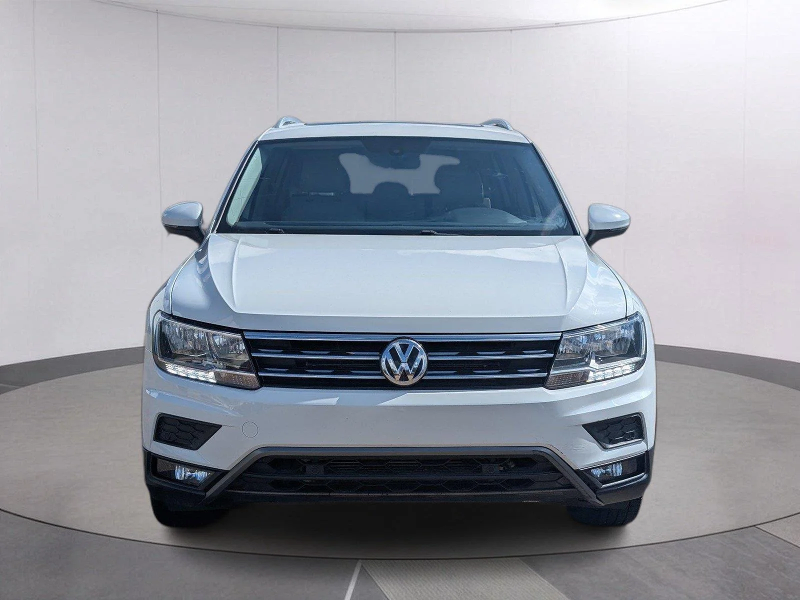 Used 2019 Pure White Volkswagen SEL image 8