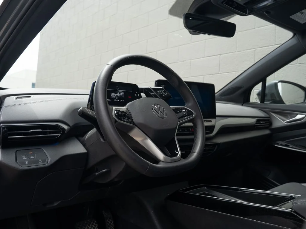 Used 2023  Volkswagen  image 4