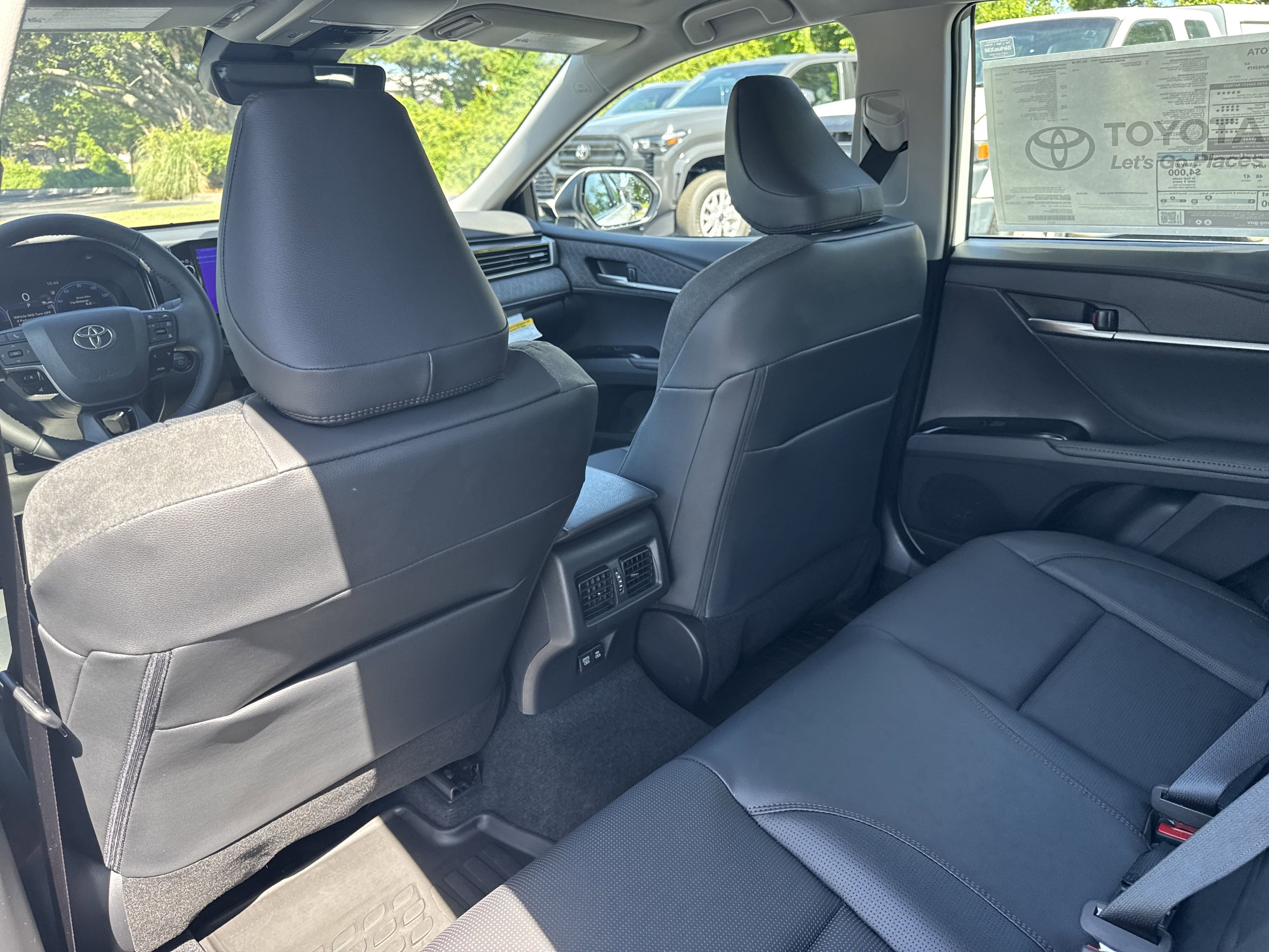 Used 2025  Toyota  image 25