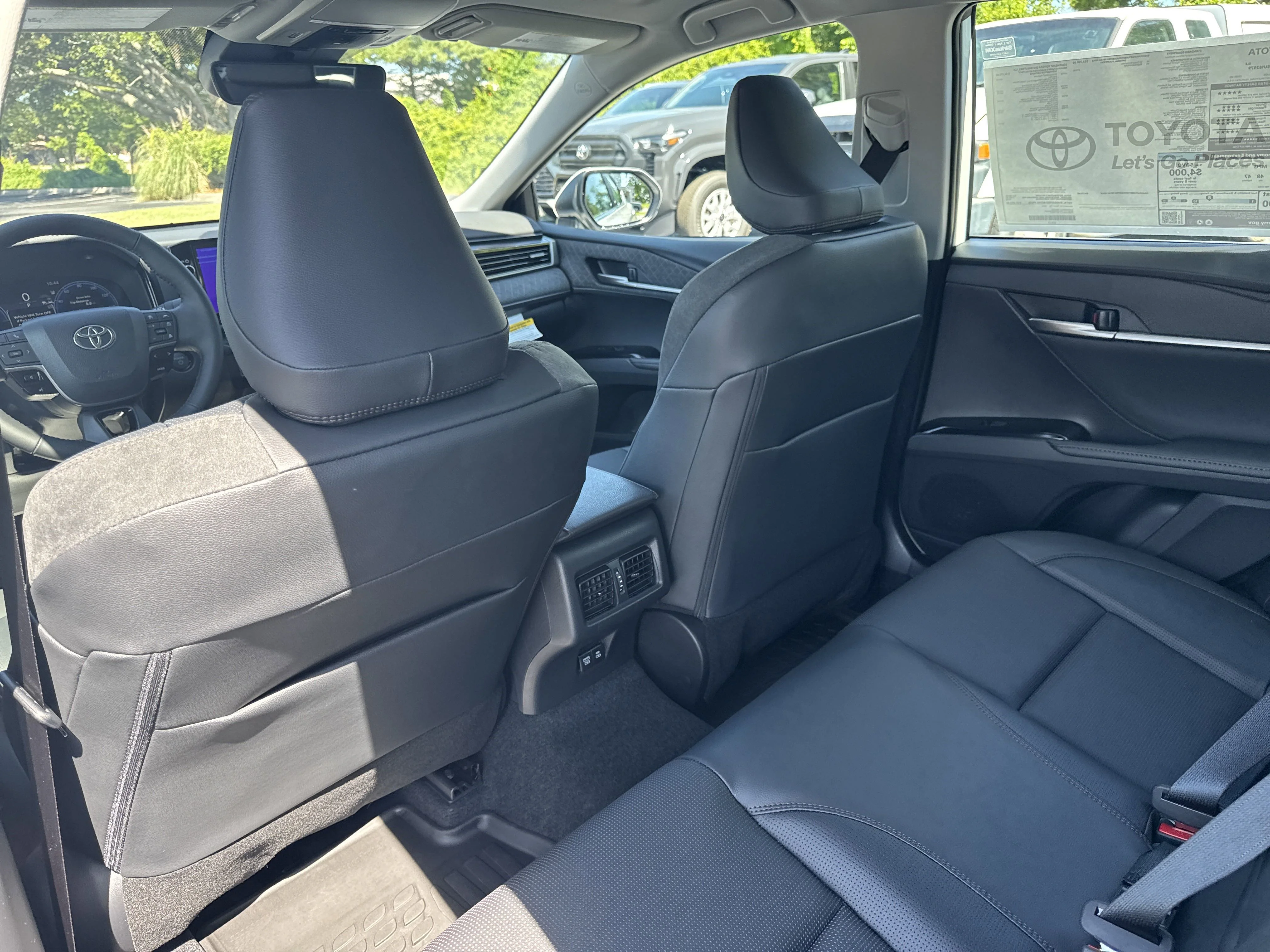Used 2025  Toyota  image 25