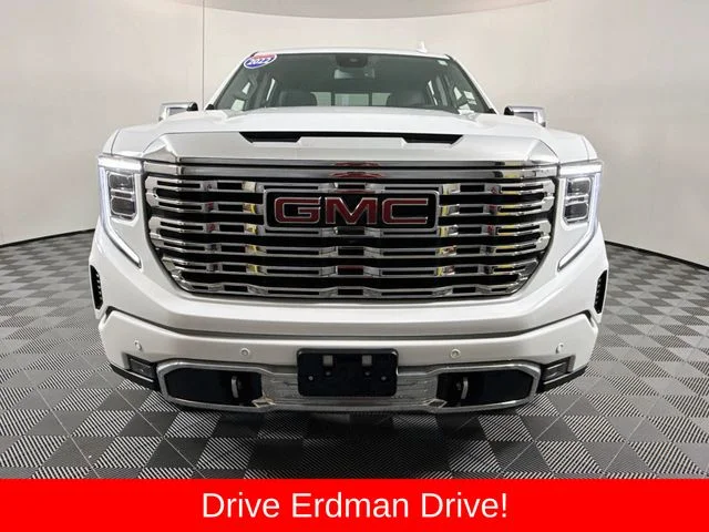 Used 2022 White GMC Denali image 2