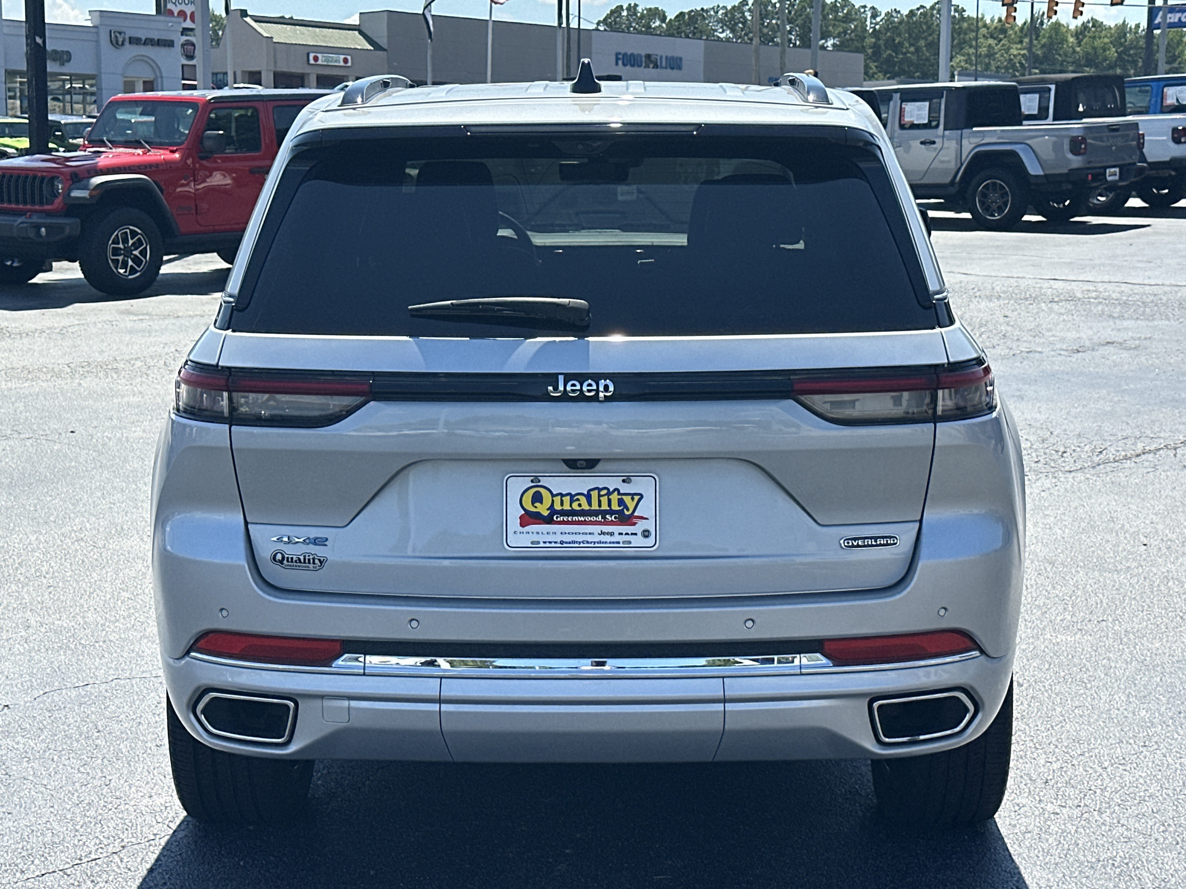 Used 2024 Silver Zynith Jeep Overland image 7