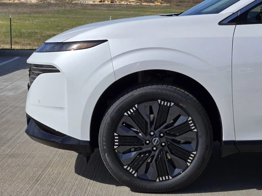 New 2026 Everest White Pearl TriCoat Nissan Platinum image 6