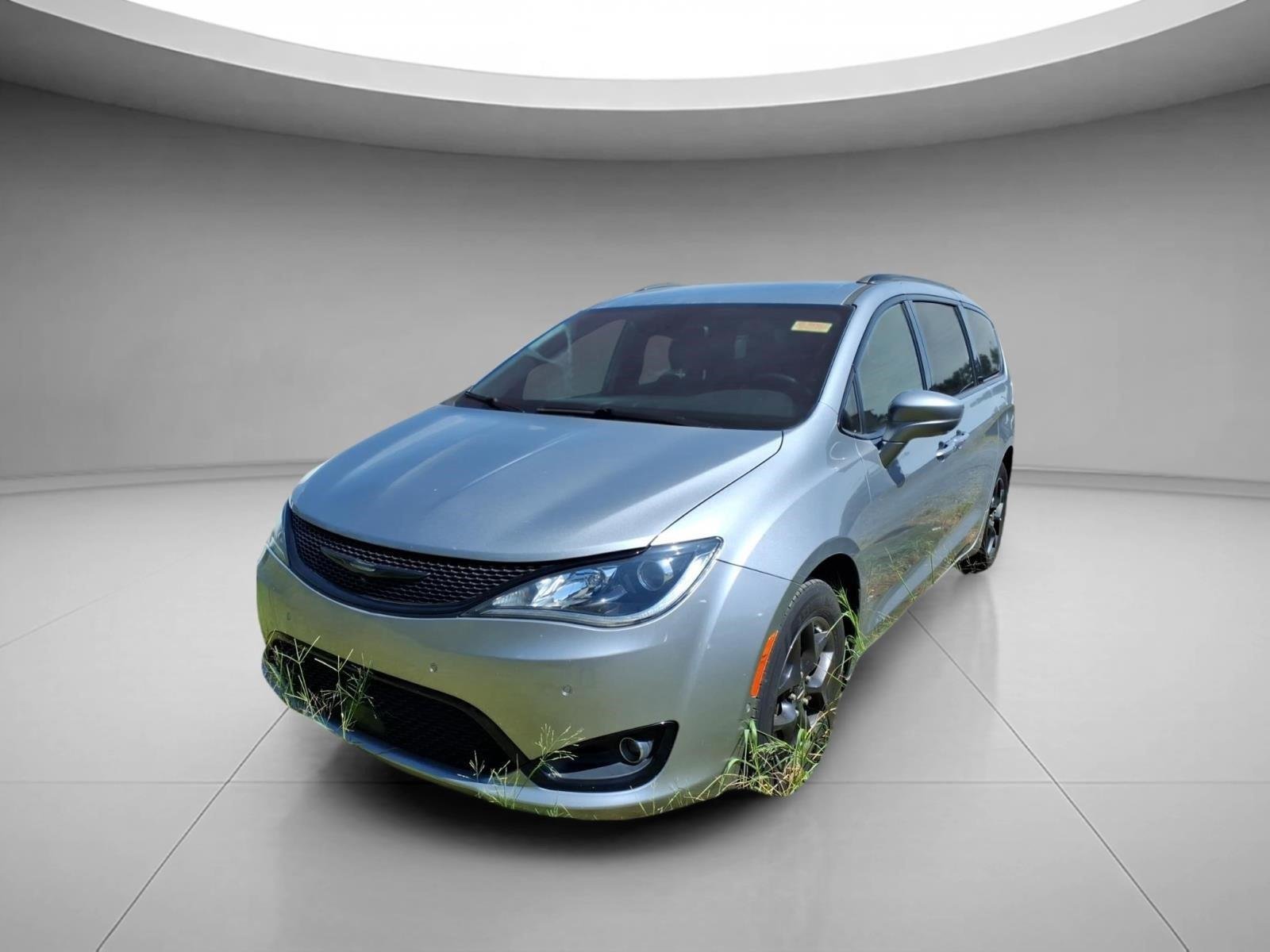 Used 2020 Billet Silver Metallic Clearcoat Chrysler Touring L Plus image 1