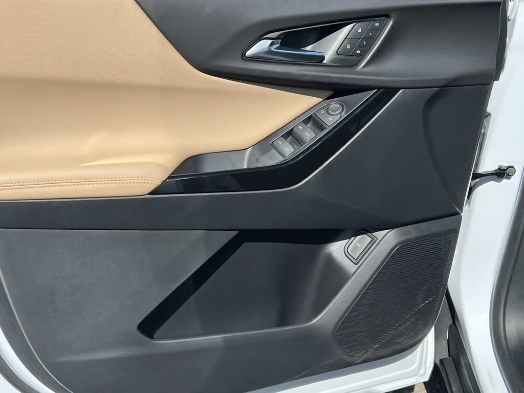 New 2027 Polar White Tricoat Chevrolet ACTIV image 10
