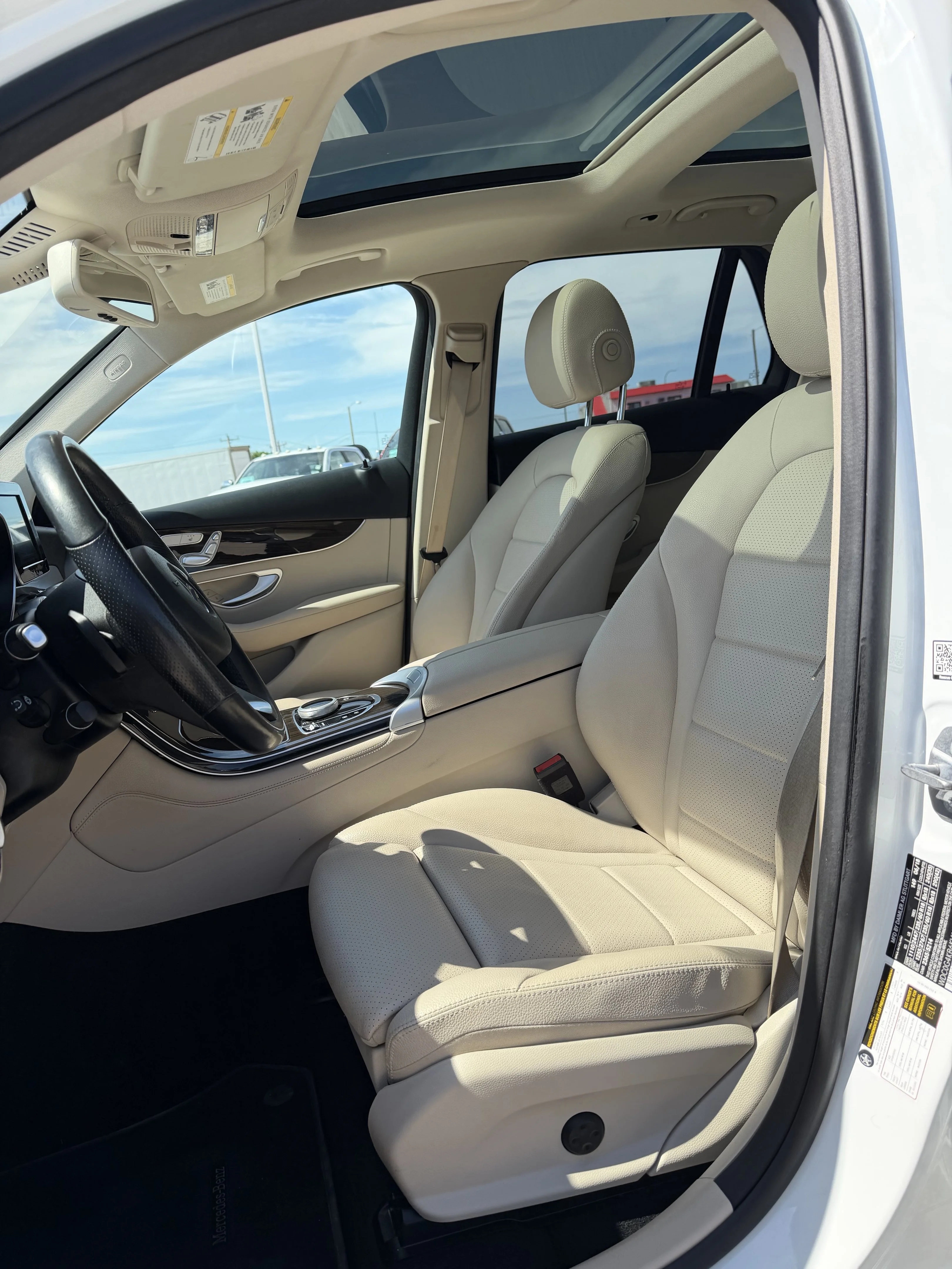 Used 2019 White Mercedes-Benz GLC 300 image 9