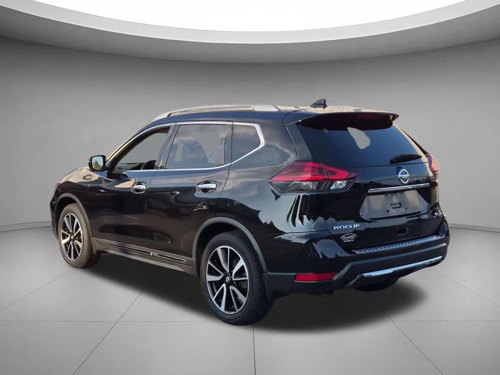 Used 2018 Magnetic Black Nissan SL image 3
