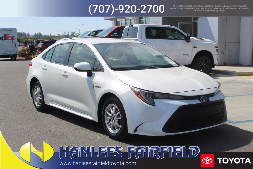 Used 2021 White Toyota LE image 5