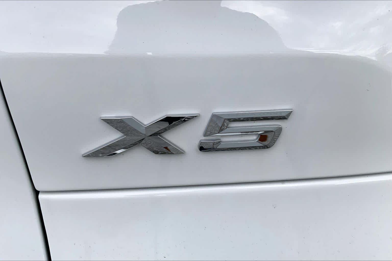 Used 2025 Alpine White BMW sDrive40i image 10