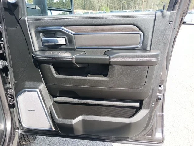 New 2026 Granite Crystal Metallic Clear-Coat Exterior Paint RAM Laramie image 27