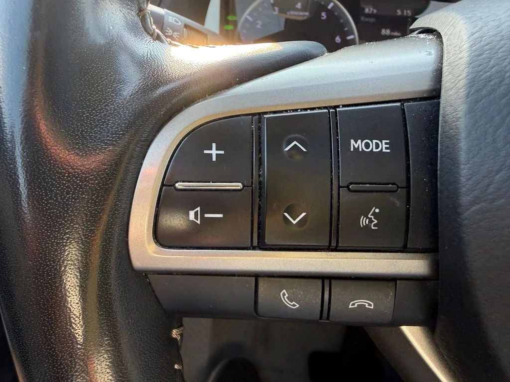 Used 2019 White Lexus 350 image 17