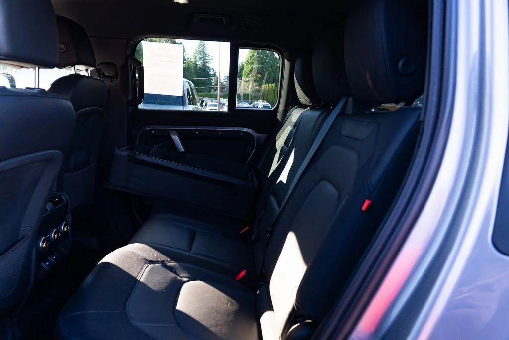 Used 2023  Land Rover X-Dynamic SE image 19