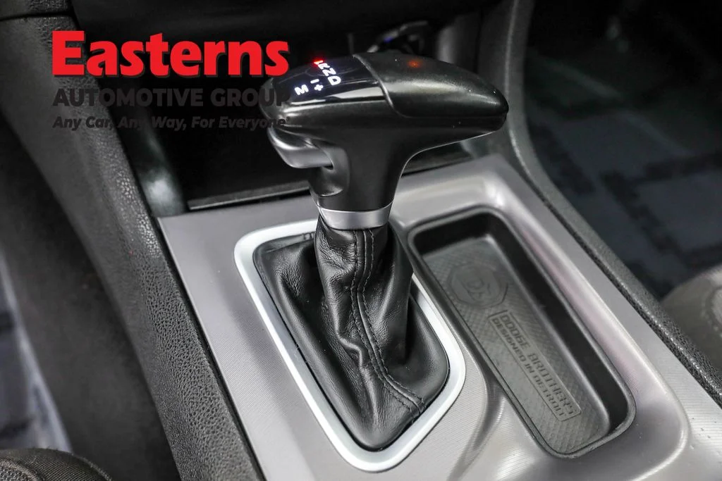 Used 2022 Black Dodge SXT image 13