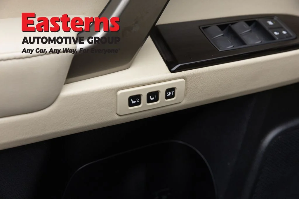Used 2021 Blue Lexus 460 image 23
