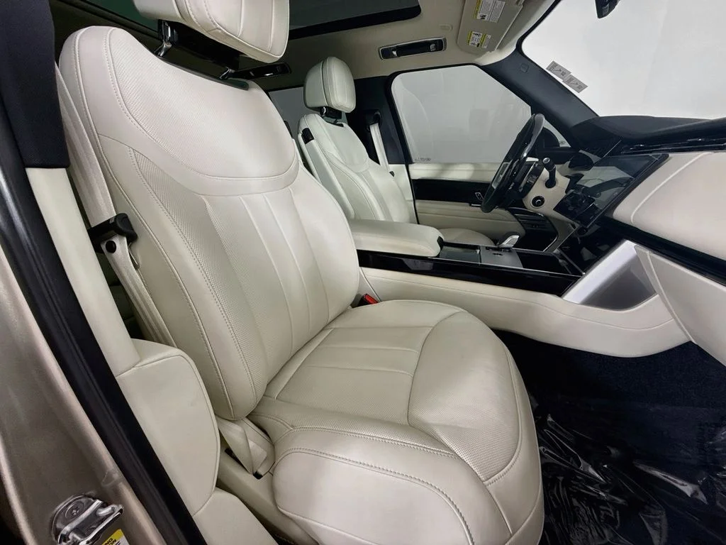 Used 2025 Gold Land Rover SE image 32
