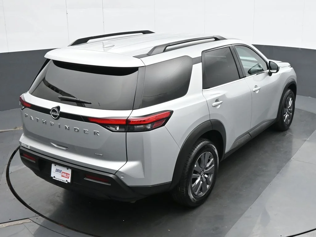 Used 2025 Silver Nissan SV image 22