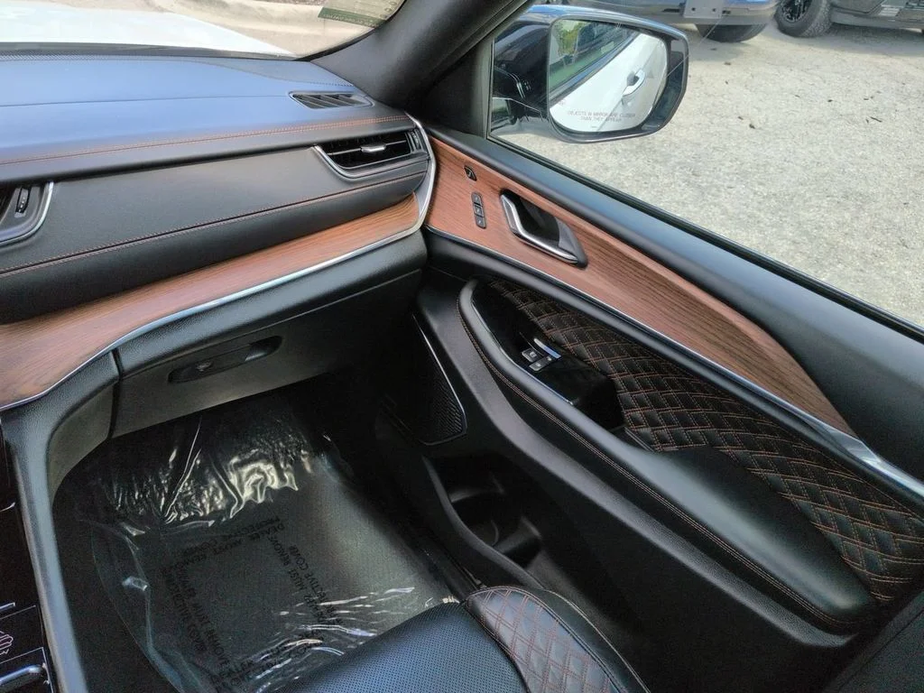 2024 Jeep Grand Cherokee Summit - Photo 17