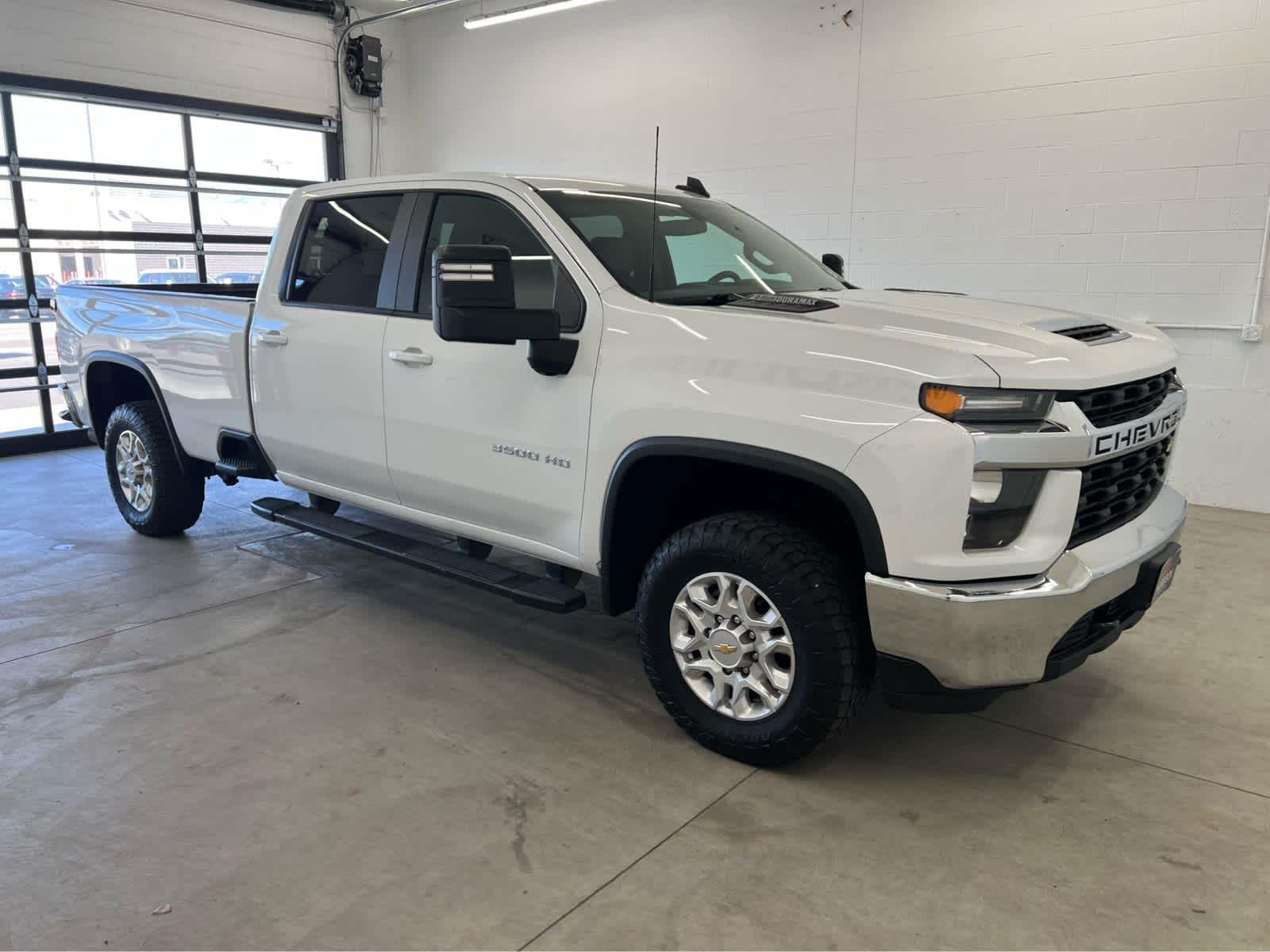 Used 2022 Summit White Chevrolet LT image 5