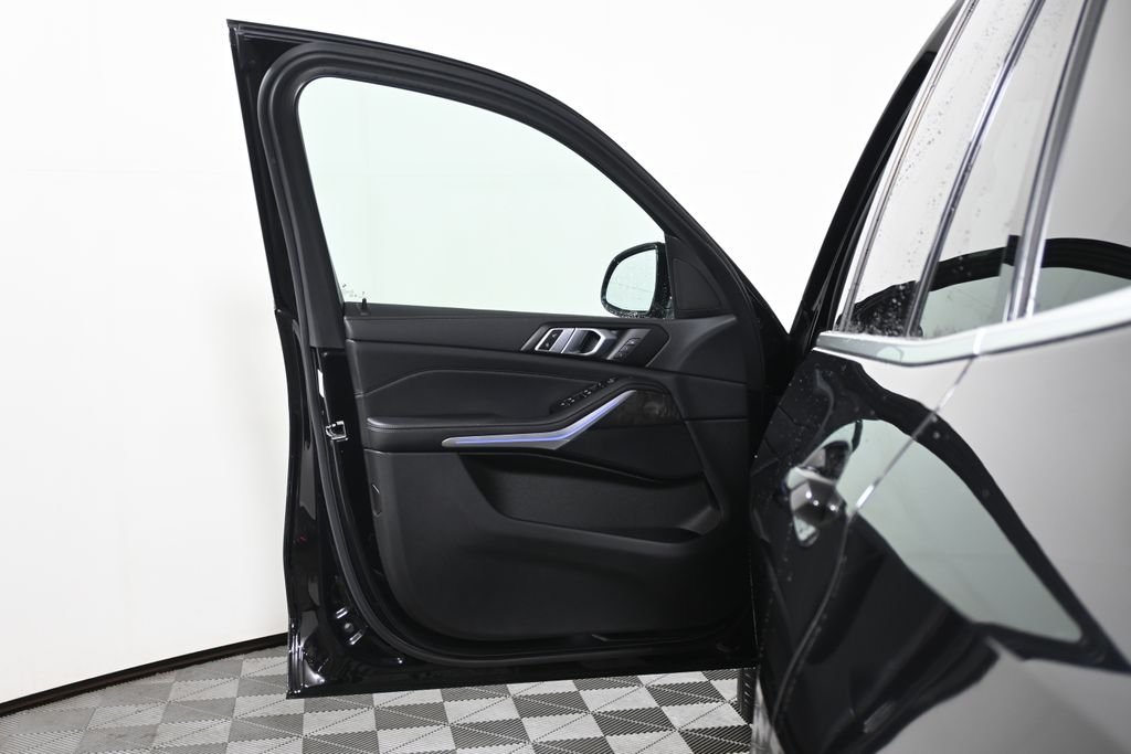 Used 2023 Black BMW xDrive40i image 29
