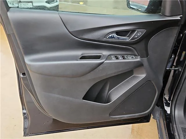 Used 2022 Mosaic Black Metallic Chevrolet LT w/1LT Front-wheel Drive image 12