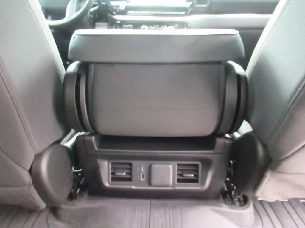 Used 2024 White GMC Elevation image 32