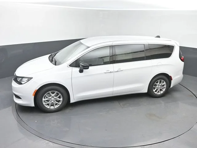 New 2027 Bright White Clear-Coat Exterior Paint Chrysler LX image 31