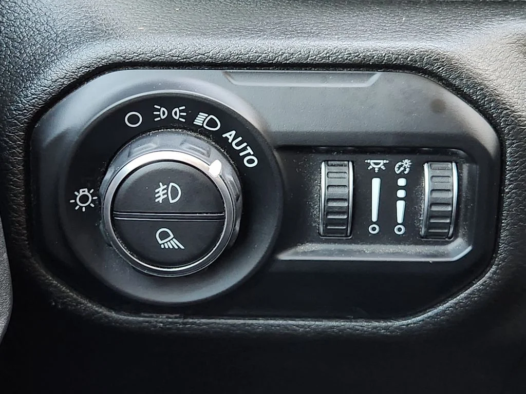 Used 2020 Black Clearcoat Jeep Overland image 24