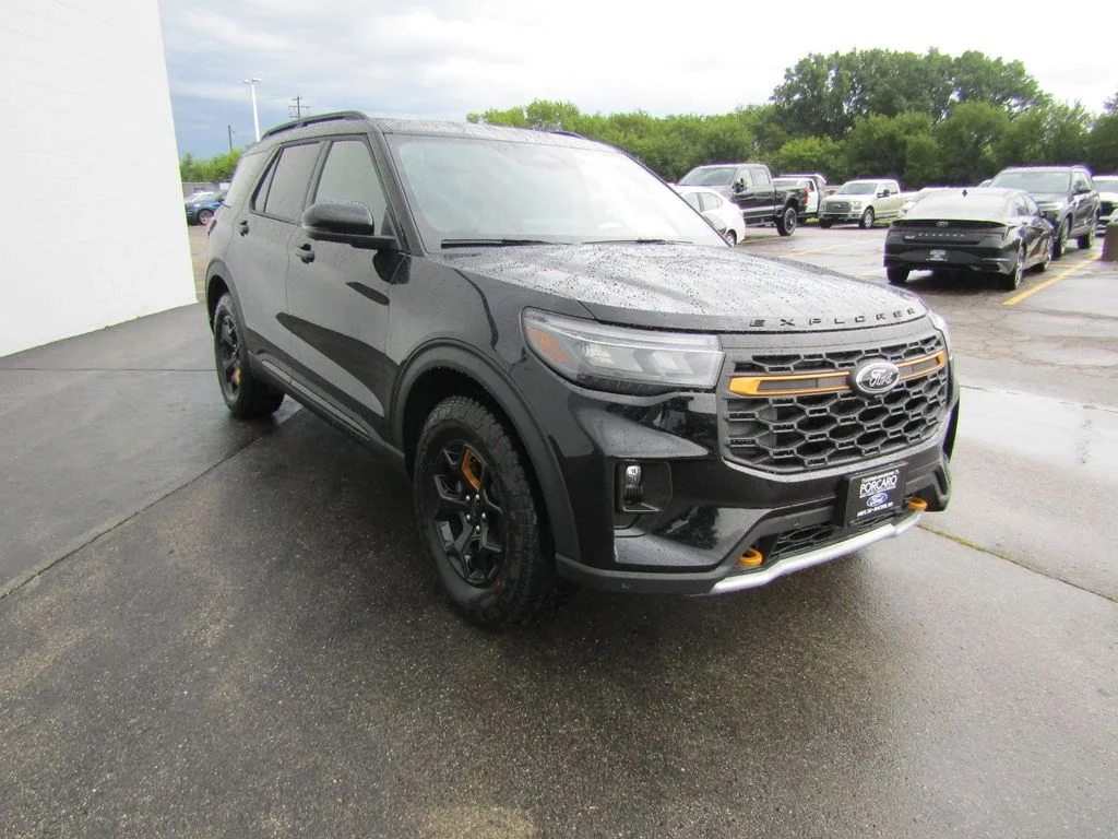 New 2026 Agate Black Metallic Ford Tremor® image 11
