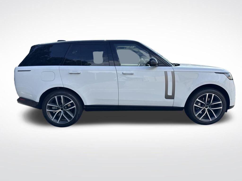 New 2026 Fuji White Land Rover SE image 4