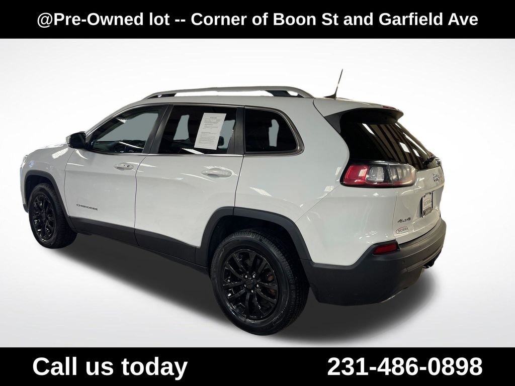 Used 2019 White Jeep Latitude Plus image 3