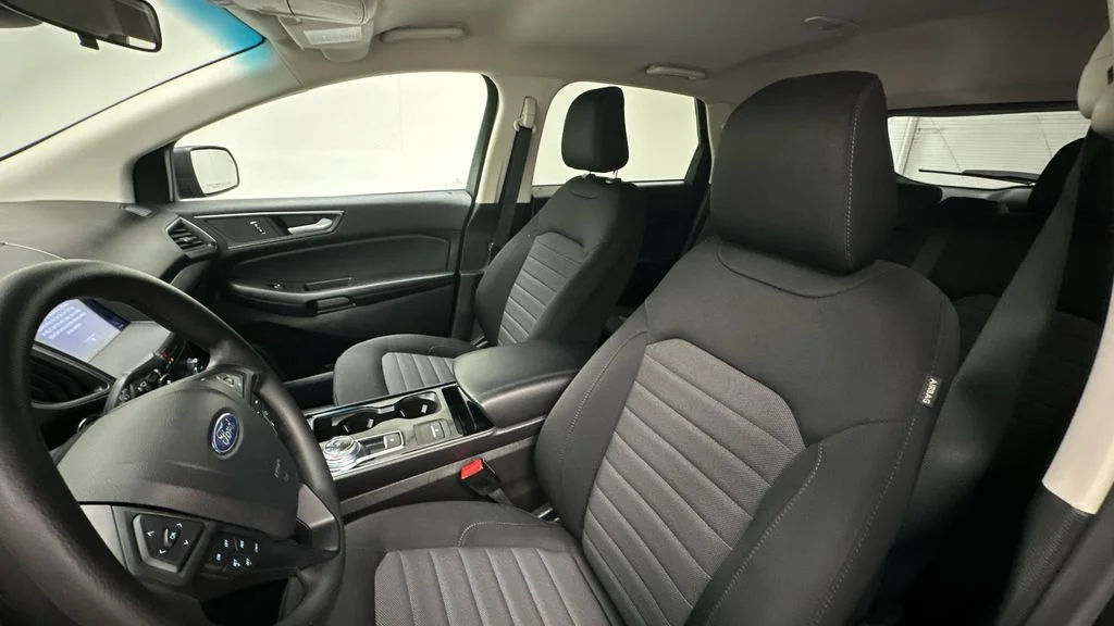 Used 2020 Gray Ford SE image 9