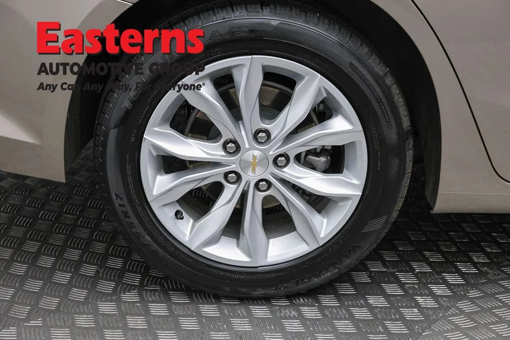 Used 2025 Gray Chevrolet LT image 30