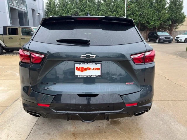 Used 2019 Gray Chevrolet RS image 4