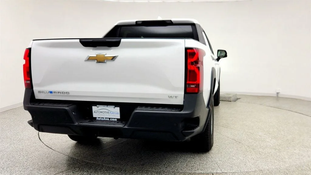 Used 2024 Summit White Chevrolet e4WD Crew Cab Work Truck w/ 1FL Fleet Pkg & Spray-On Bedliner image 6