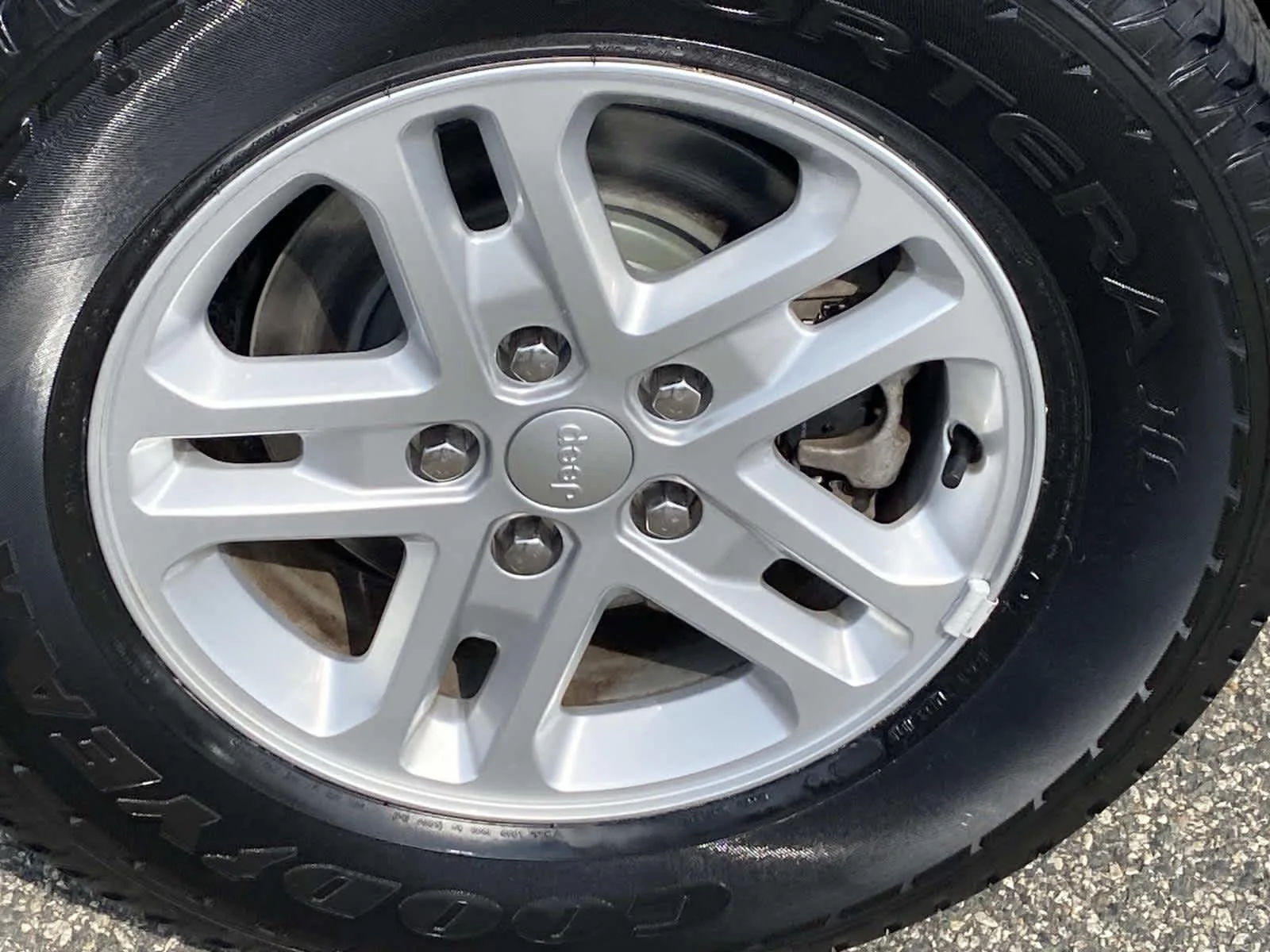 Certified Used 2023 Silver Zynith Jeep Laredo image 27