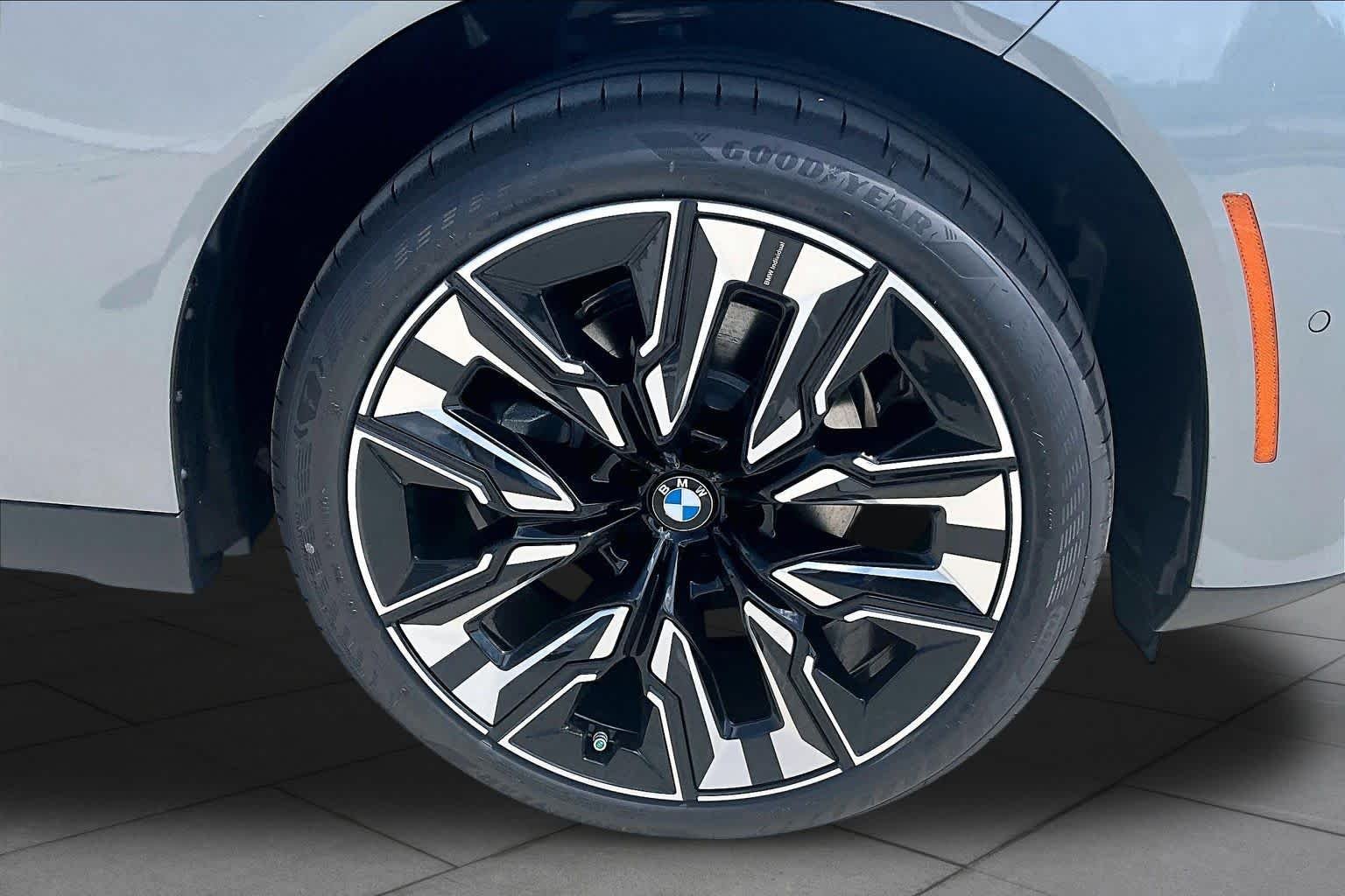 Used 2026 Skyscraper Grey Metallic BMW 30 xDrive image 10